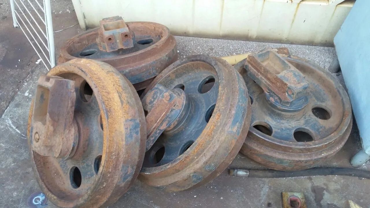 Roda Guia Escavadeira Komatsu PC200