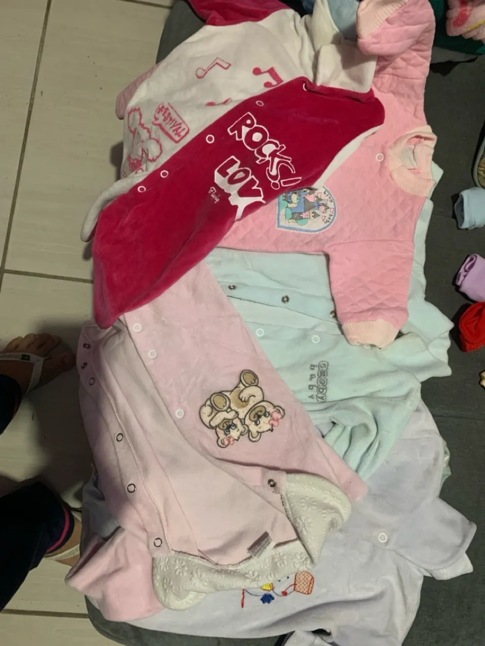 Lote de Roupas de Bebê