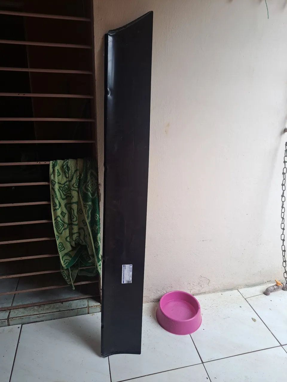 Vendo uma soleira de kombi externa do lado esquerdo.