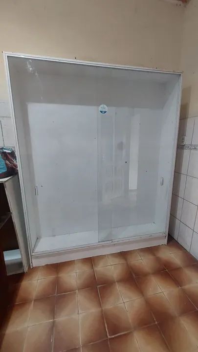Vitrine Branco com portas de vidro 