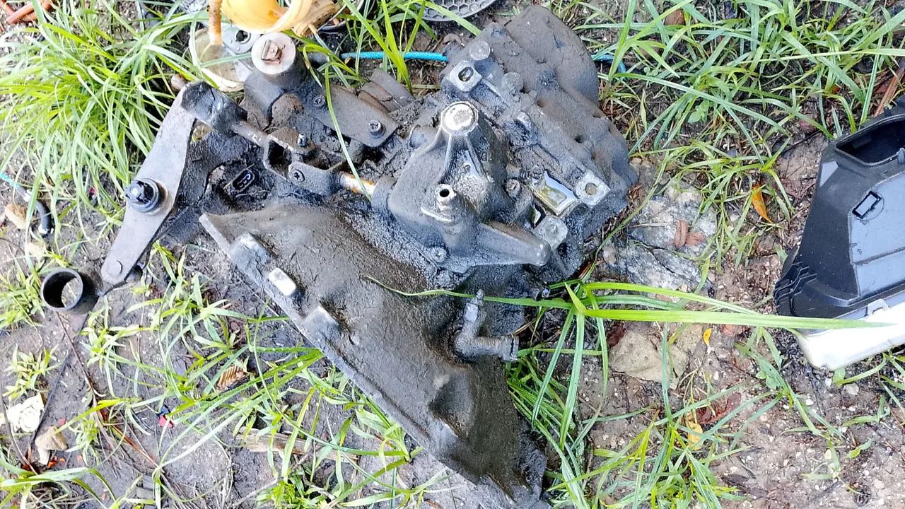 Peças de Meriva 1.4 caixa de marcha <br>Tampa de mala<br>Alternador <br>Limpador dianteiro