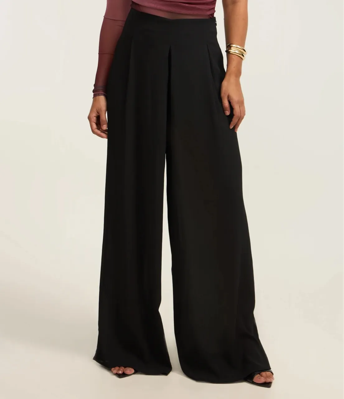 Calça feminina pantalona, tamanho 36/38, NOVA.