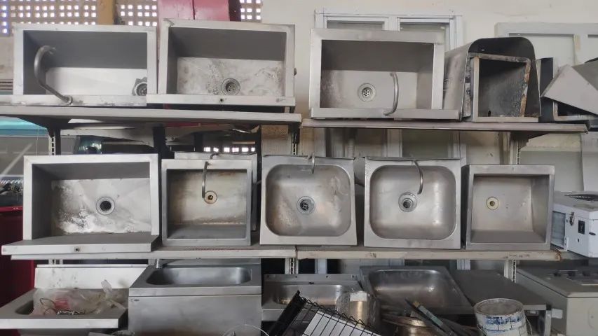 Pias de aço inox 304. Preços variados. Usadas. Tel/Zap *. 