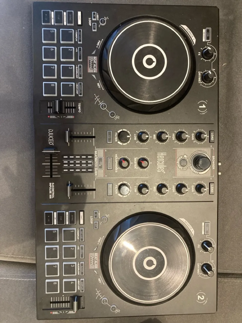 Controladora DJ Hercules DJControl Inpulse 300