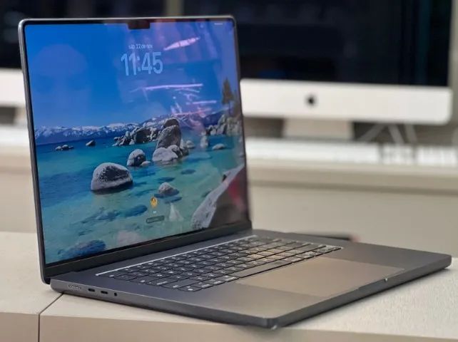 MacBook Pro M3 (2023) 16 Polegadas Pro 18GB RAM / 512GB SSD