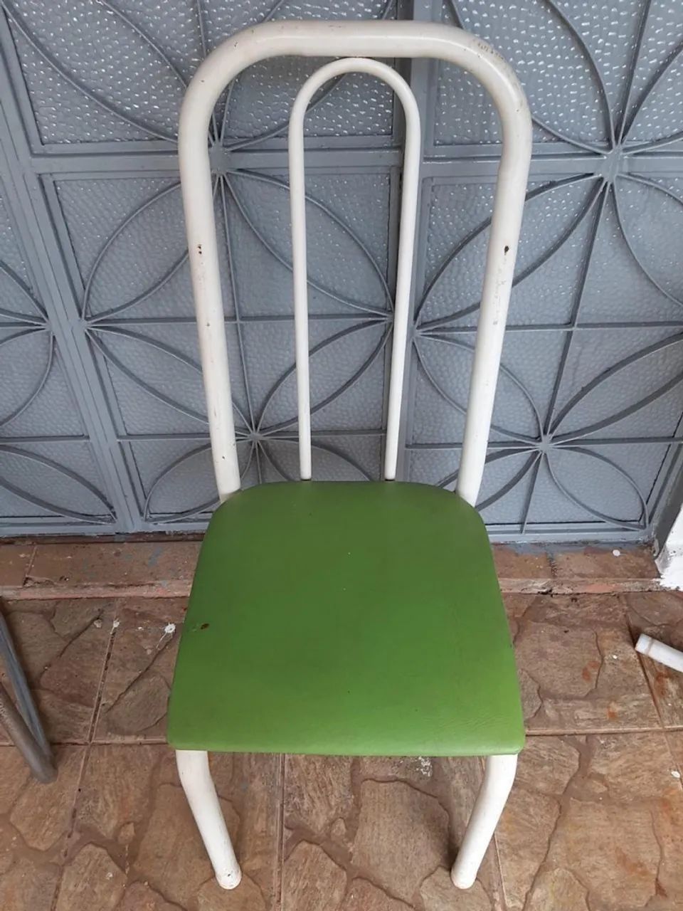 Vendo essa cadeira (usada, com algumas avarias). - Foto 2