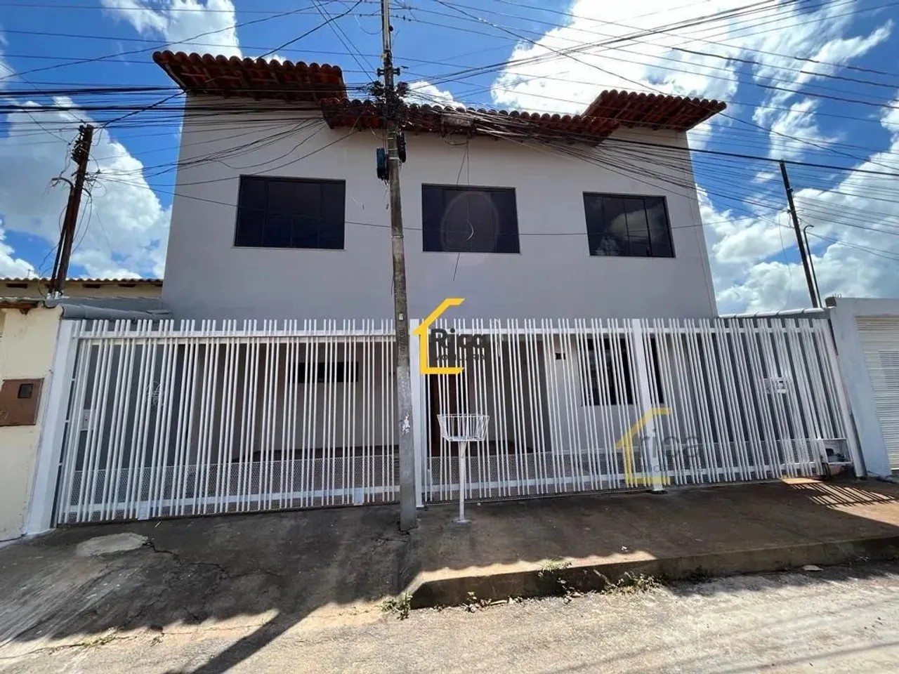Lindo Sobrado com terraço à venda na quadra 28 da Etapa C em Valparaíso de Goiás