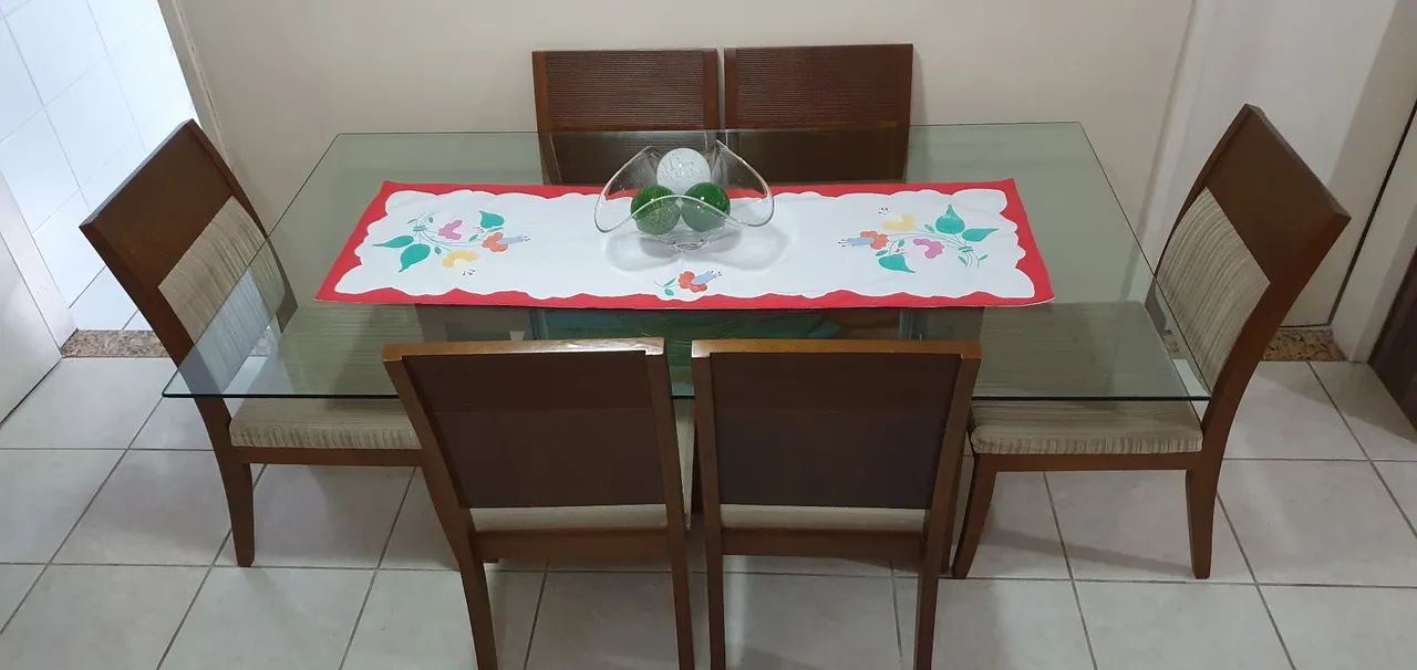 Mesa de Madeira e Vidro com 6 Cadeiras