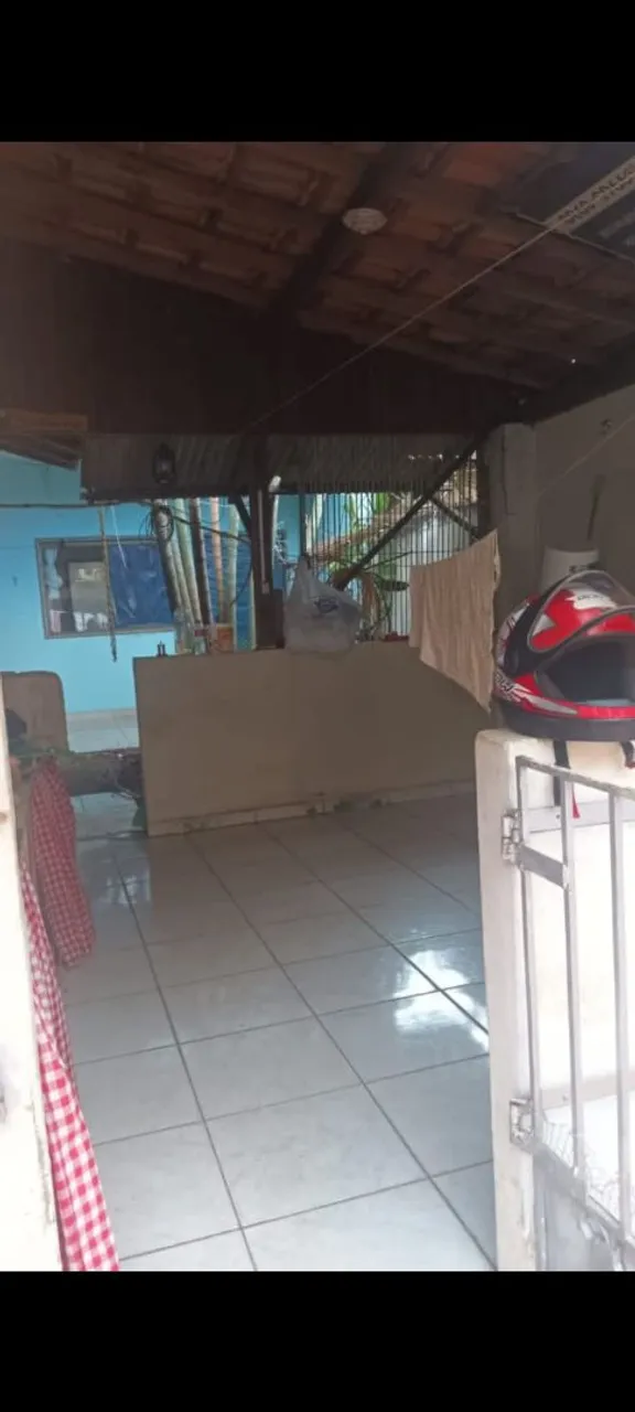Aluga se uma casa 1.600 próxima a Avenida Jorge Texeira e Rodoviária
