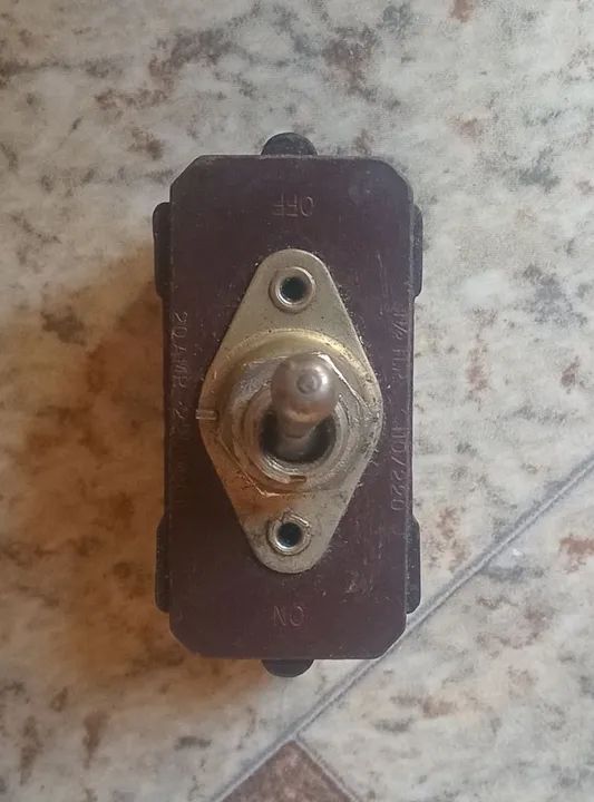 Interruptor Iluminação 20A 1/2 HP 127/220V