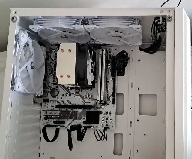 Pc Gamer Ryzen 3 3200G + B450m + 2 x 8gb Memoria + Nvme 256gb (Novo) - Foto 6