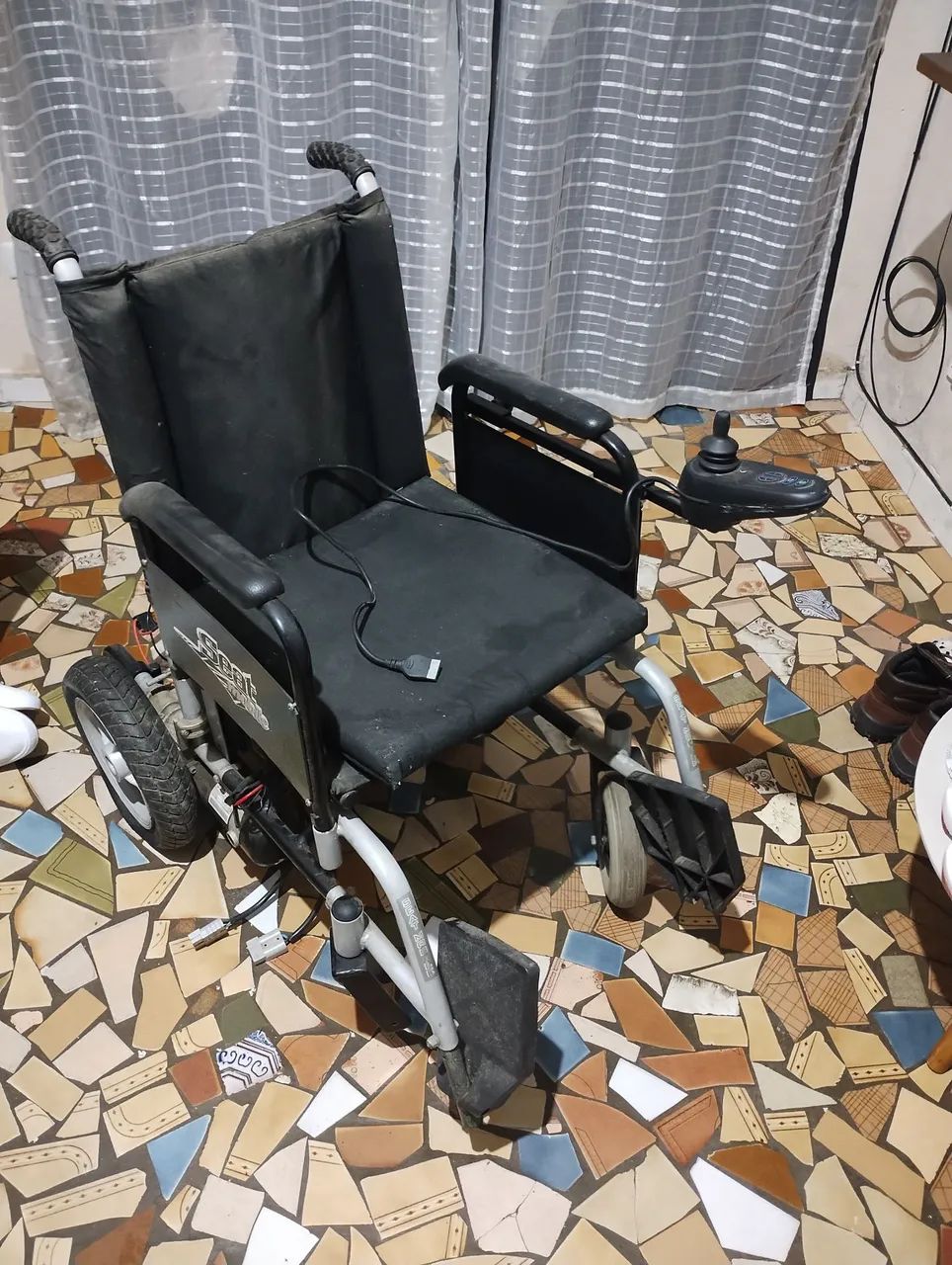 Cadeira de rodas motorizada  - Foto 4
