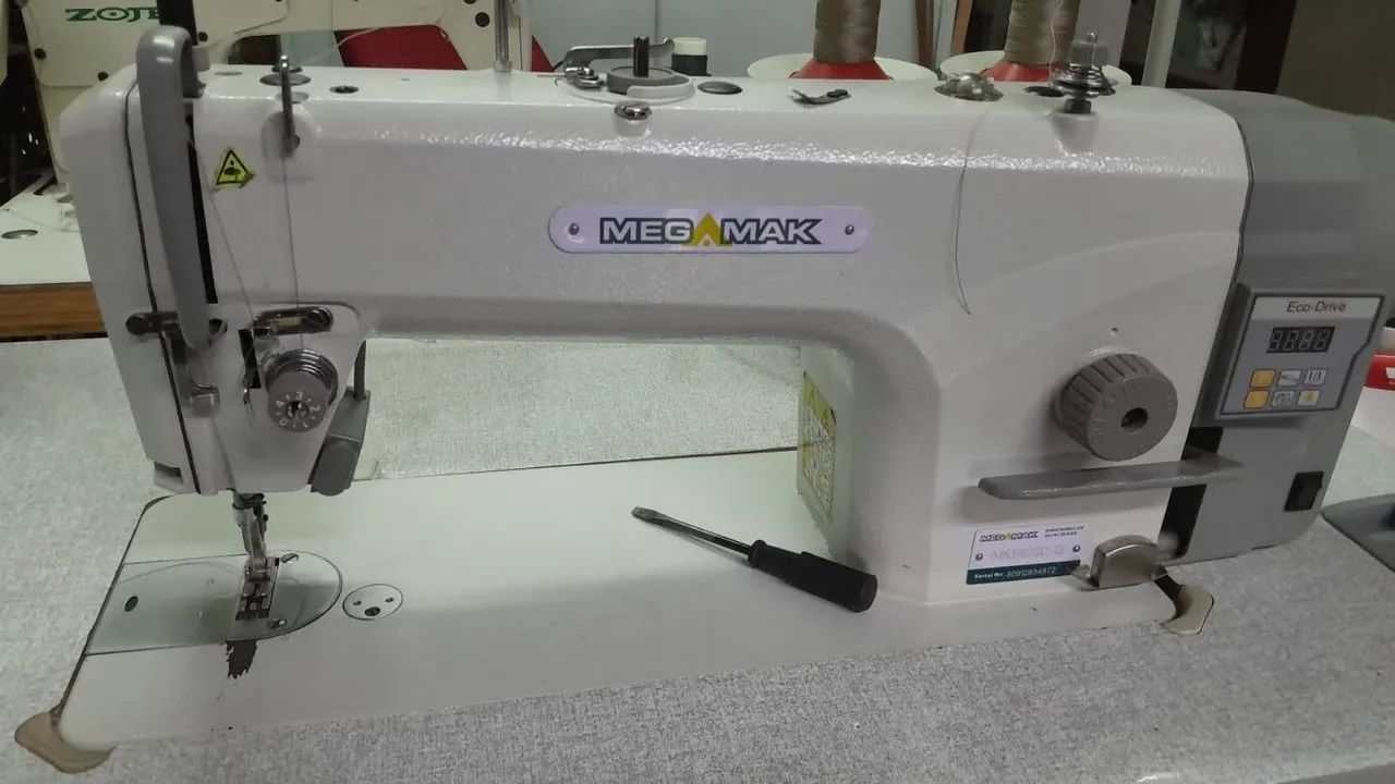 Máquina de costura industrial