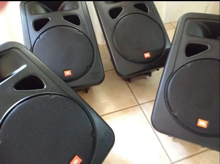 4 caixas jbl eon 15 polegadas passivas  oportunidade