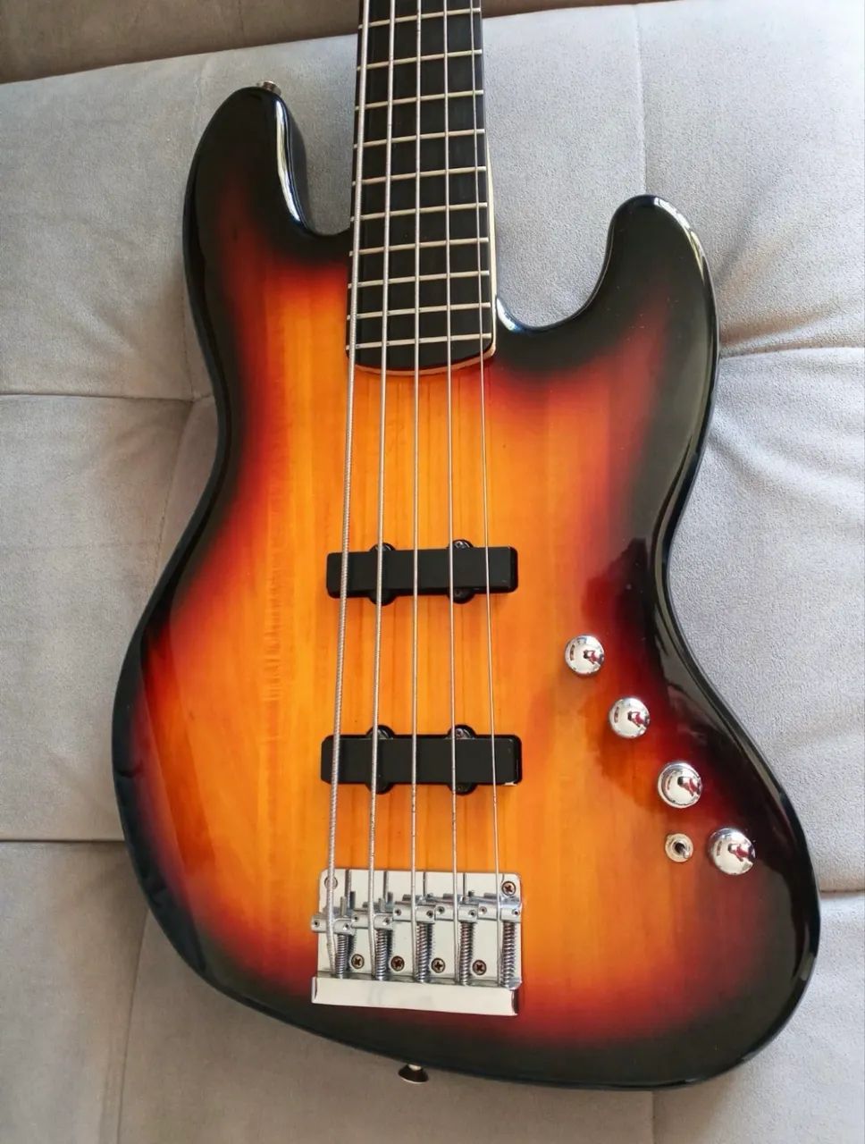 Fender squier deluxe V
