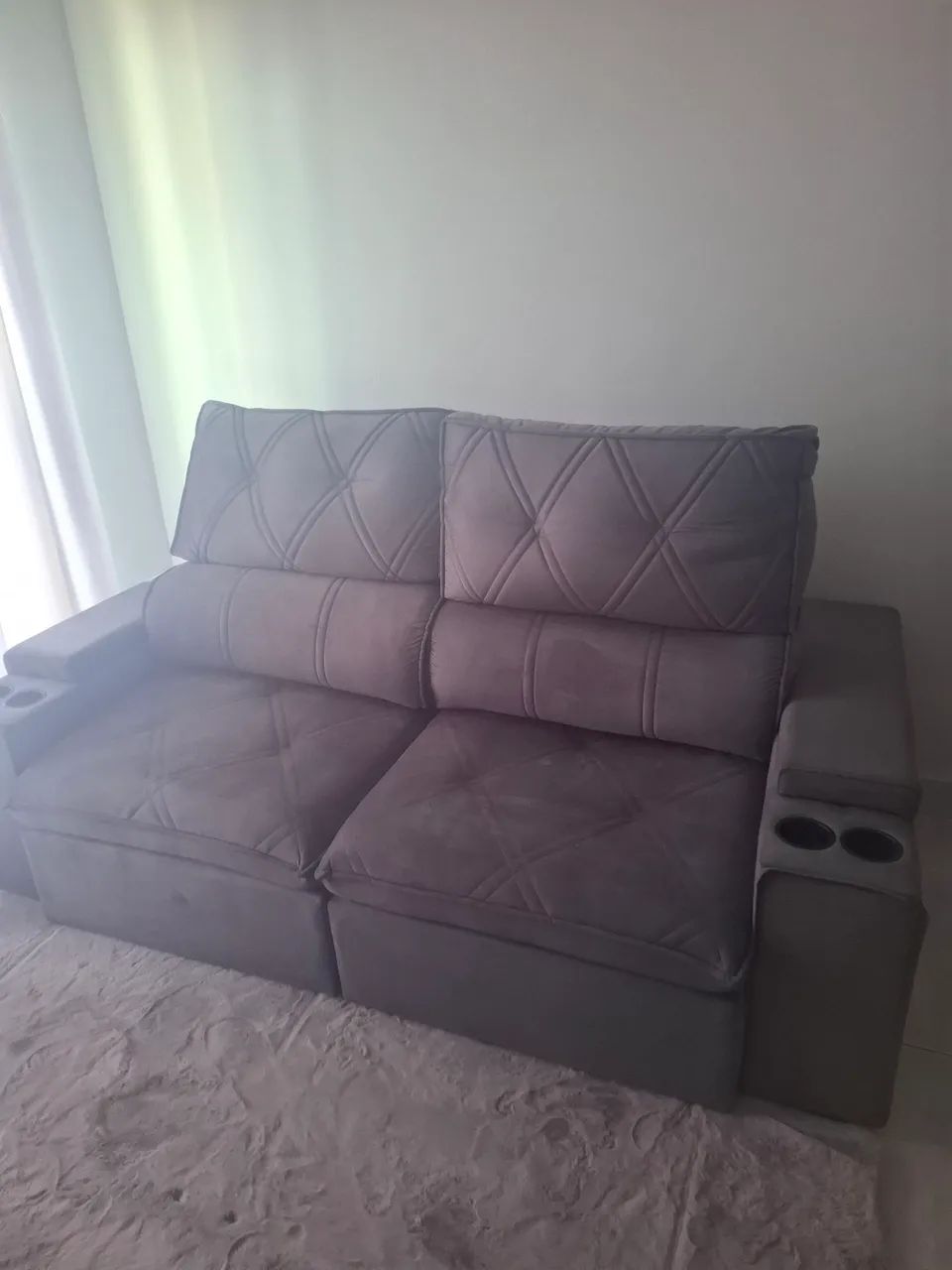 sofa retratil com porta copo - Foto 3