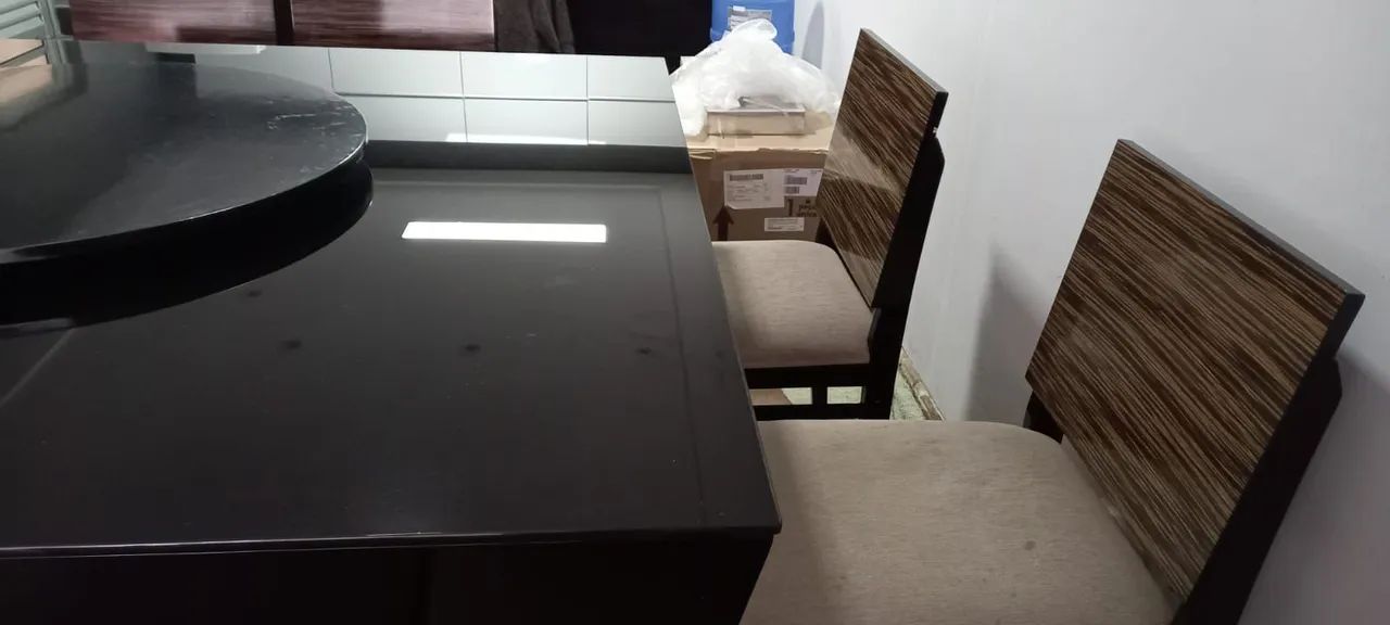 Mesa 8 lugares completa giratória preta com 8 cadeiras estofadas - Foto 5