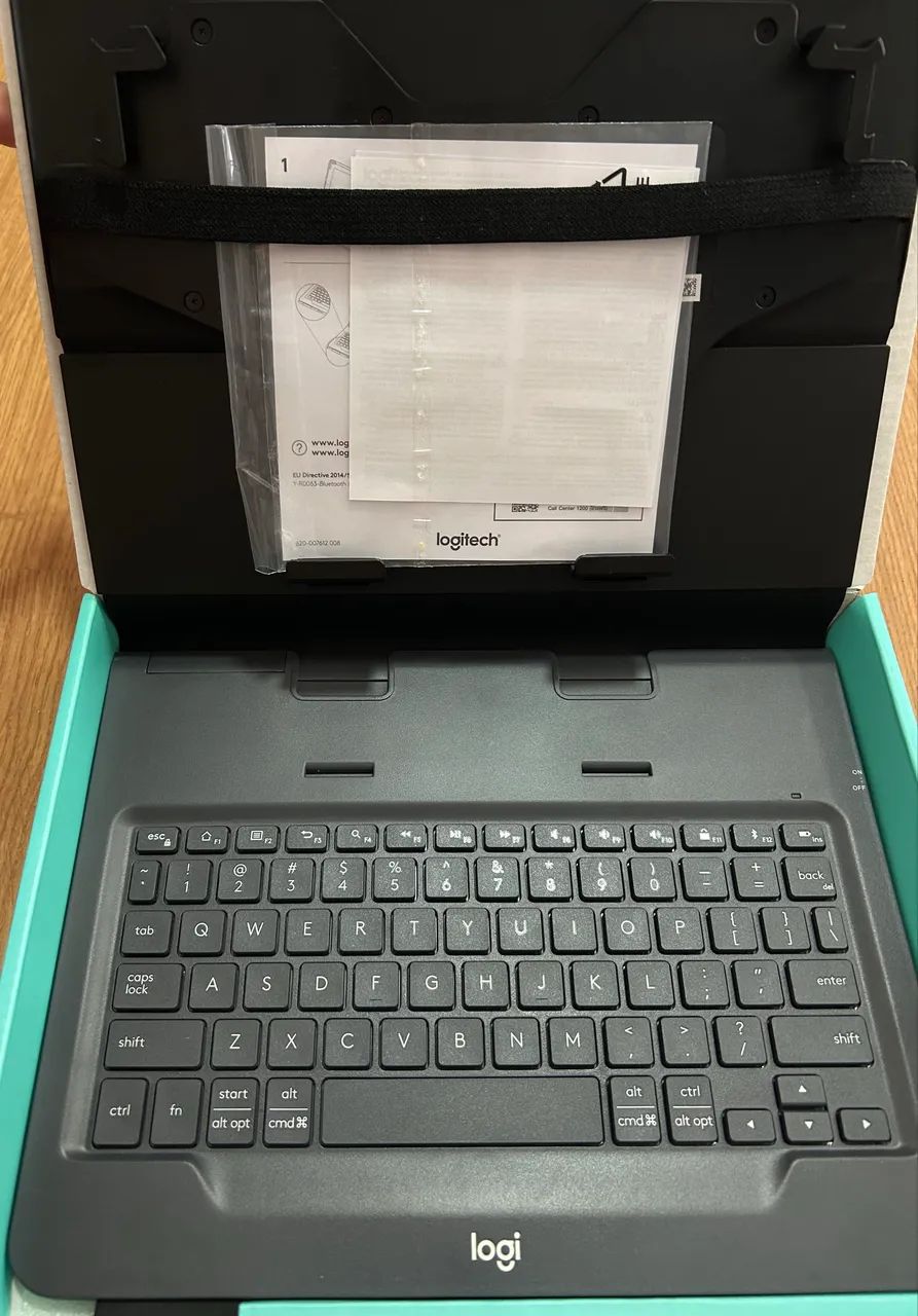 Capa com teclado Logitech Universal Folio - Foto 3