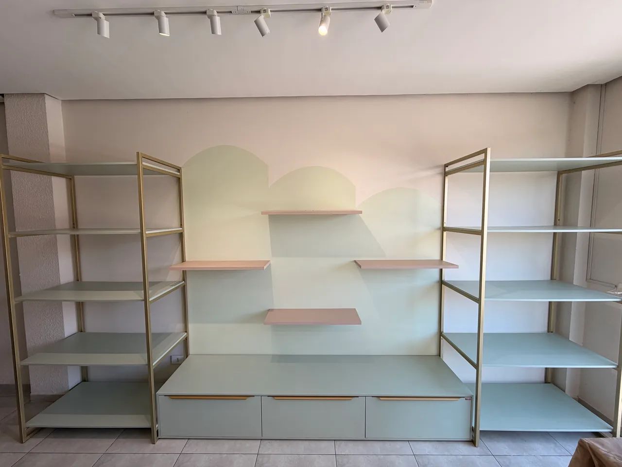 MOBILIÁRIO COMERCIAL COMPLETO À VENDA!