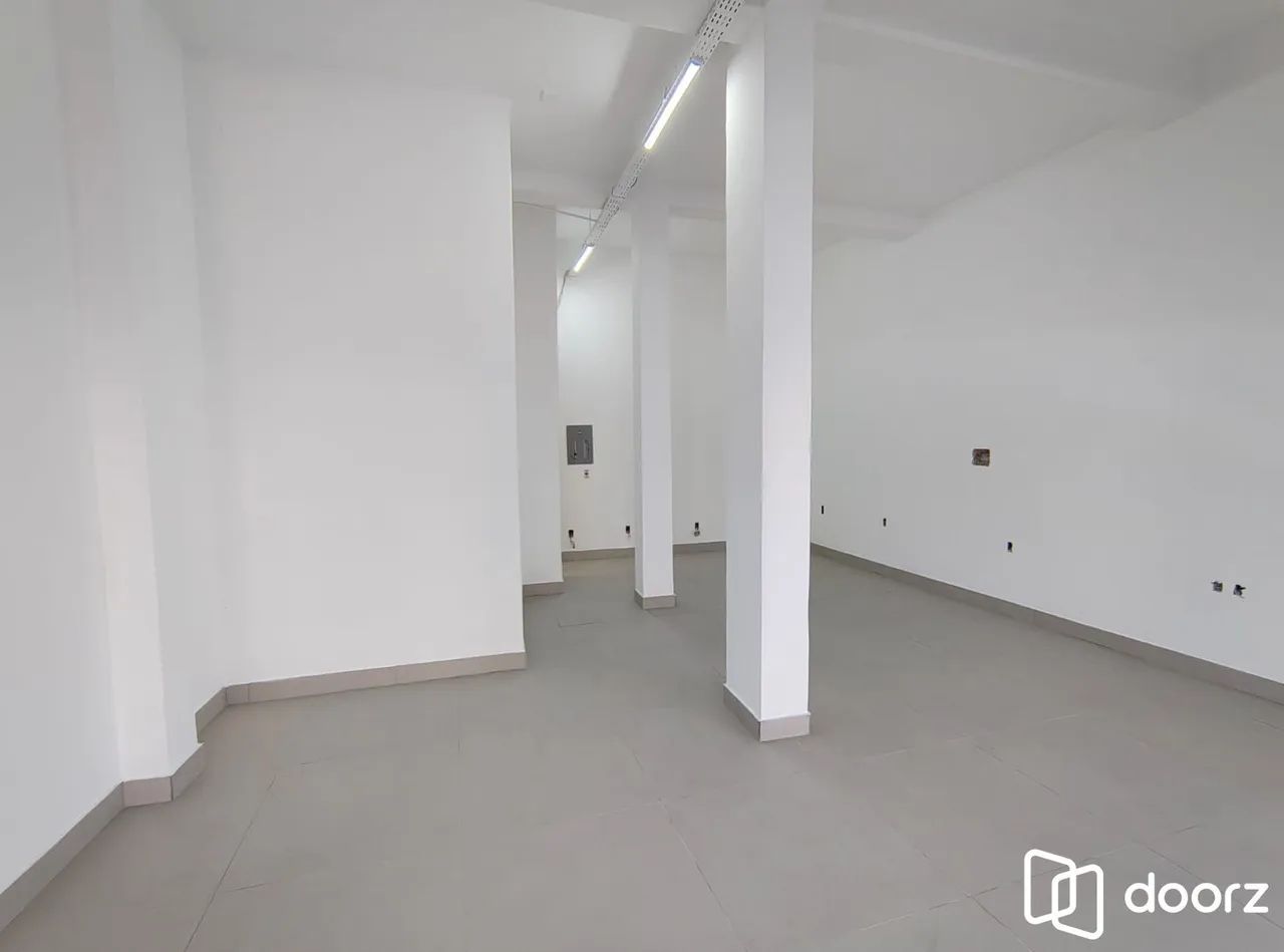 Vende-se loja com 100 m² - Floresta - Foto 2