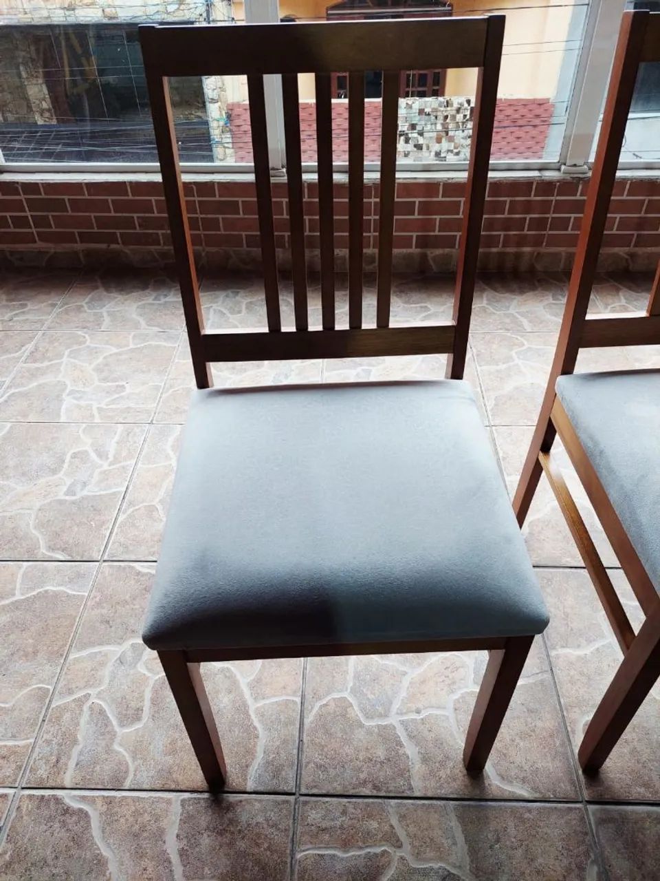 MESA EXTENSÍVEL EM MADEIRA IMBUIA + 4 CADEIRAS  - Foto 5
