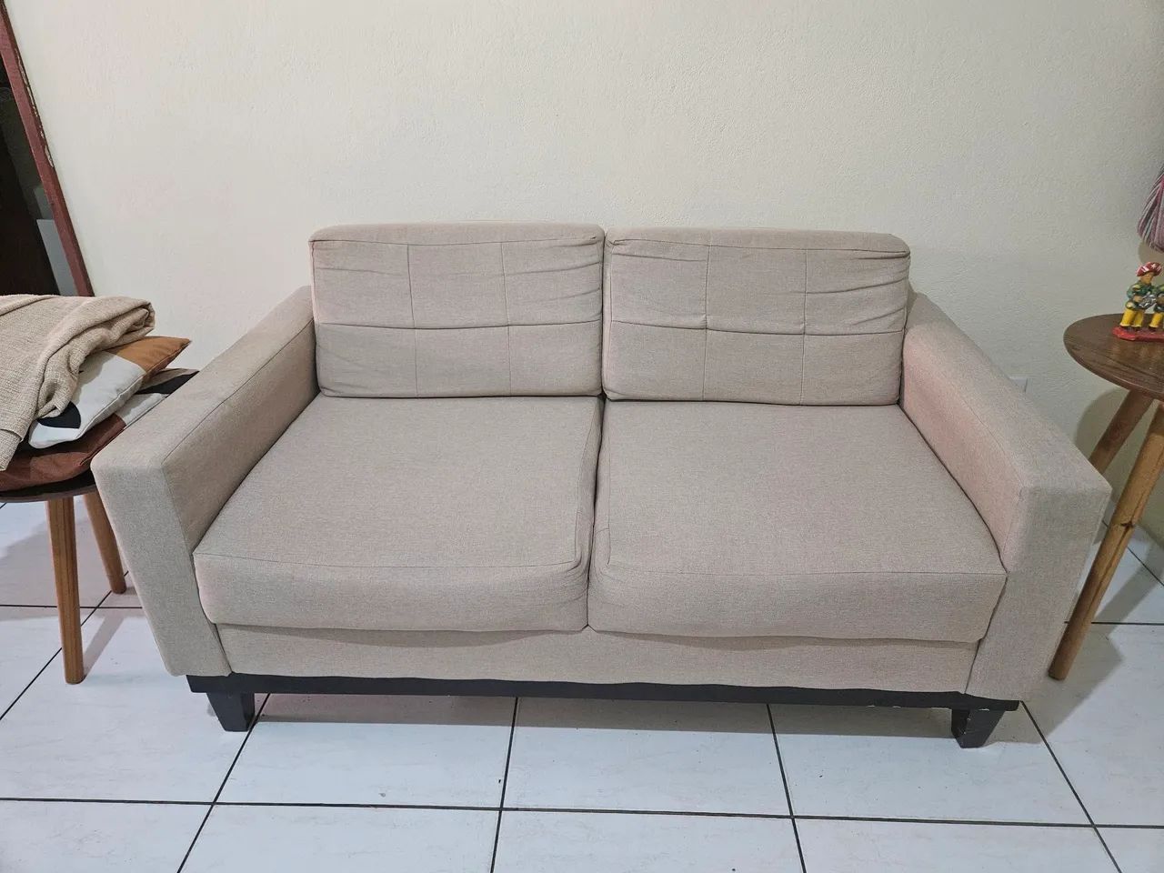 Sofá dois lugares linho bege