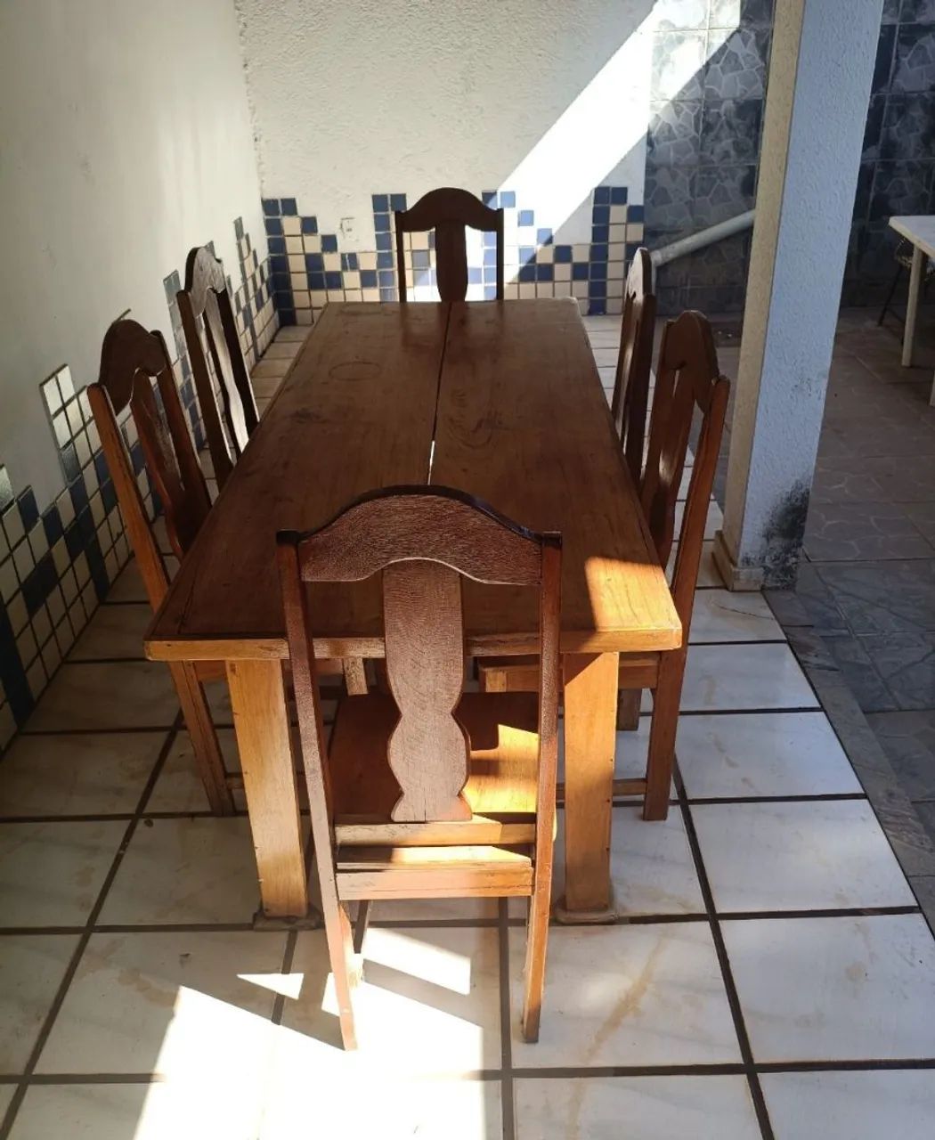 Vendo Mesa com 6 cadeiras de madeira - Foto 3