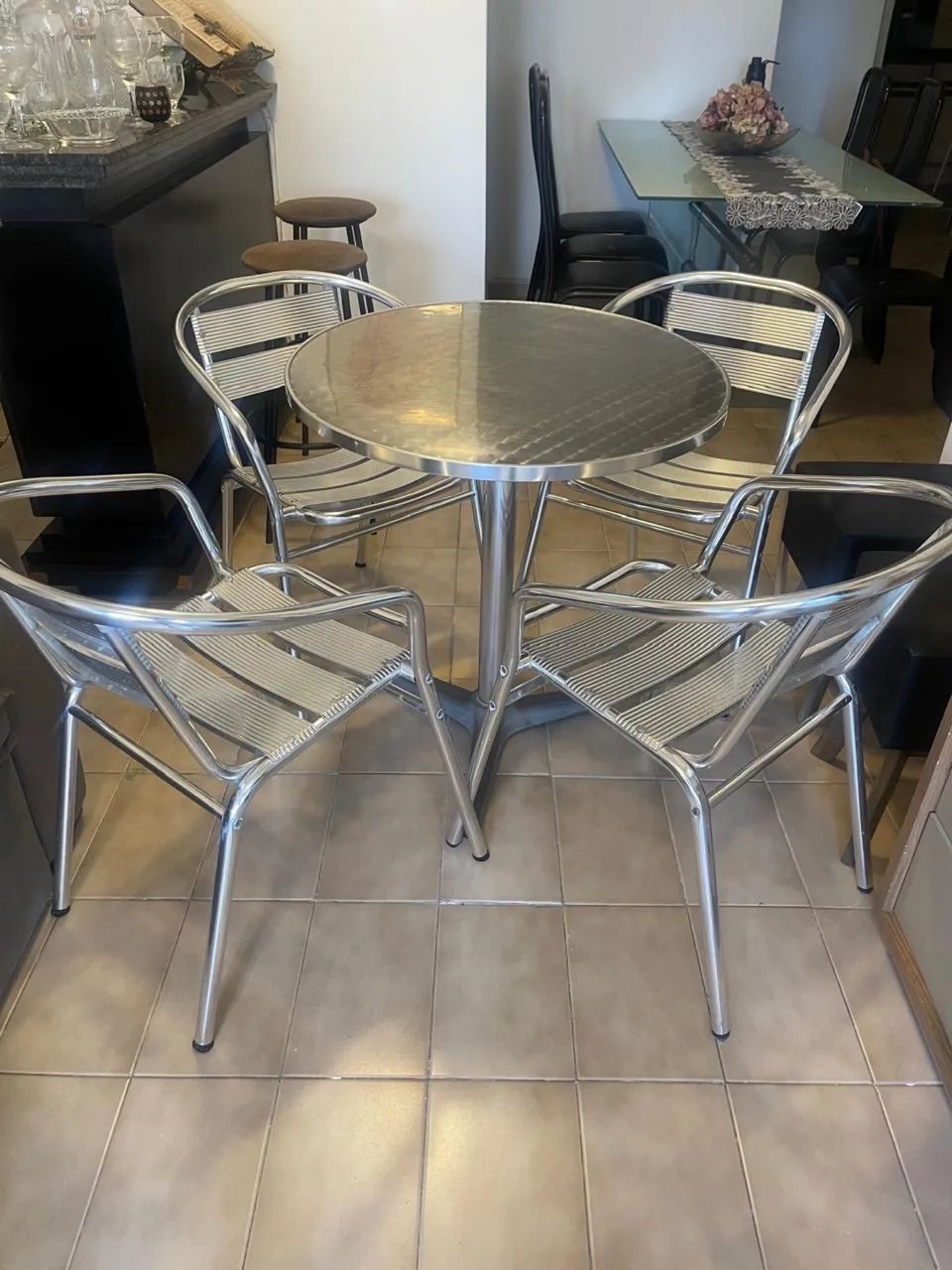 Conjunto Mesa Redonda + 4 Cadeiras em Alumínio - Ótimo Estado