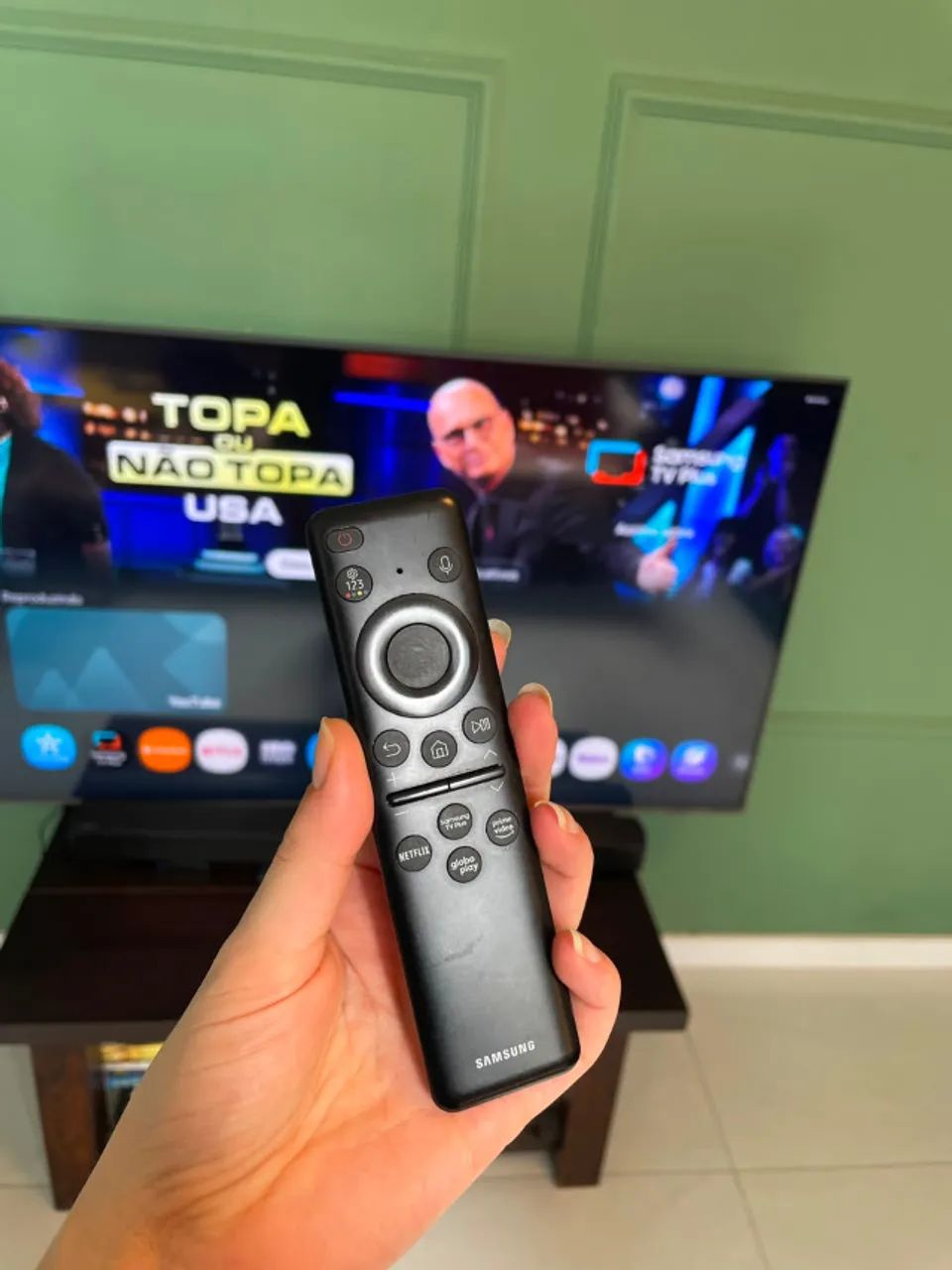 Smart TV Samsung 55" QLED 4K praticamente nova - Foto 2