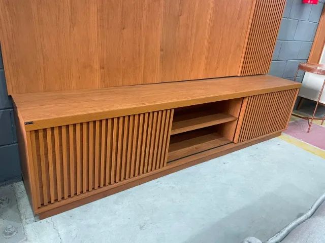 Rack Ripado com 2 Portas 1.80 (Última Peça)