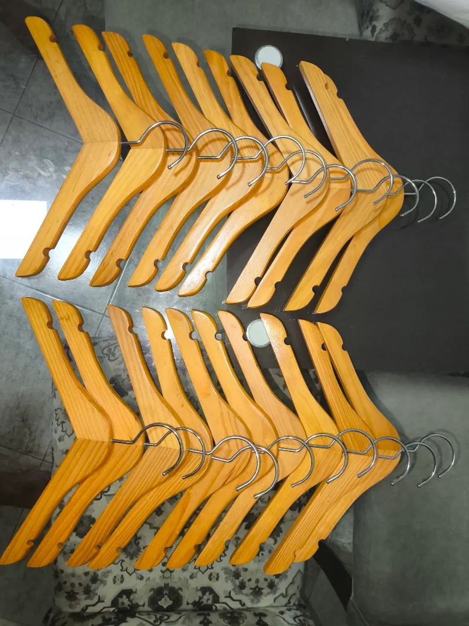Cabides de madeira invernizados (infantil)