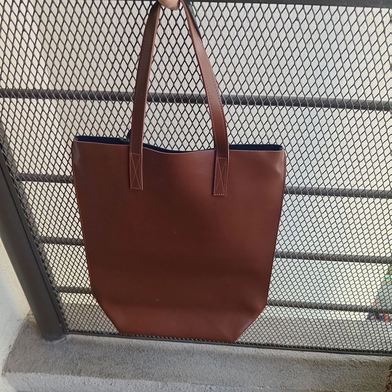 Bolsa Paula Ferber, marrom e preta - Foto 2