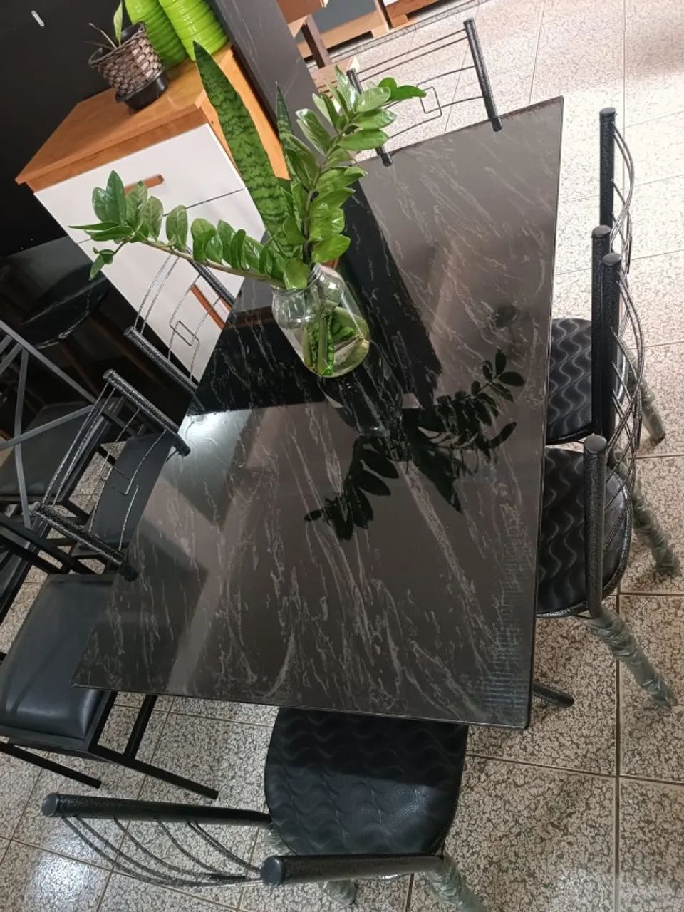 Mesa Marmorizada com 6 Cadeiras Nova na Promoção , Entrego