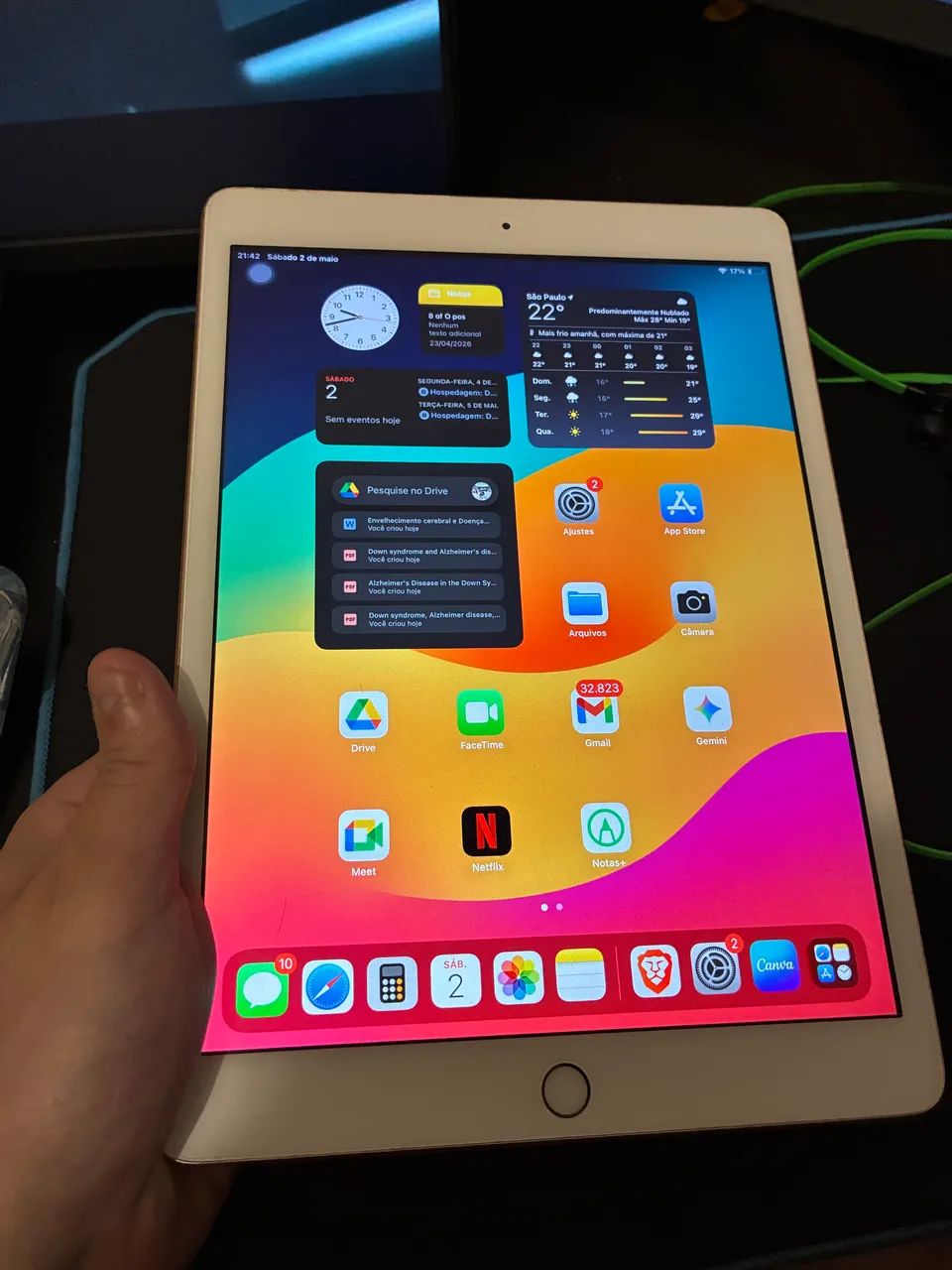 iPad 7466476346576087042