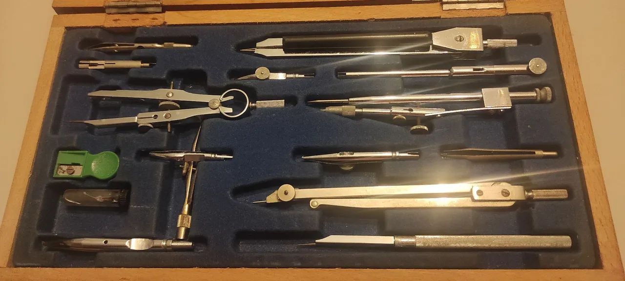 Estojo vintage de compassos profissional