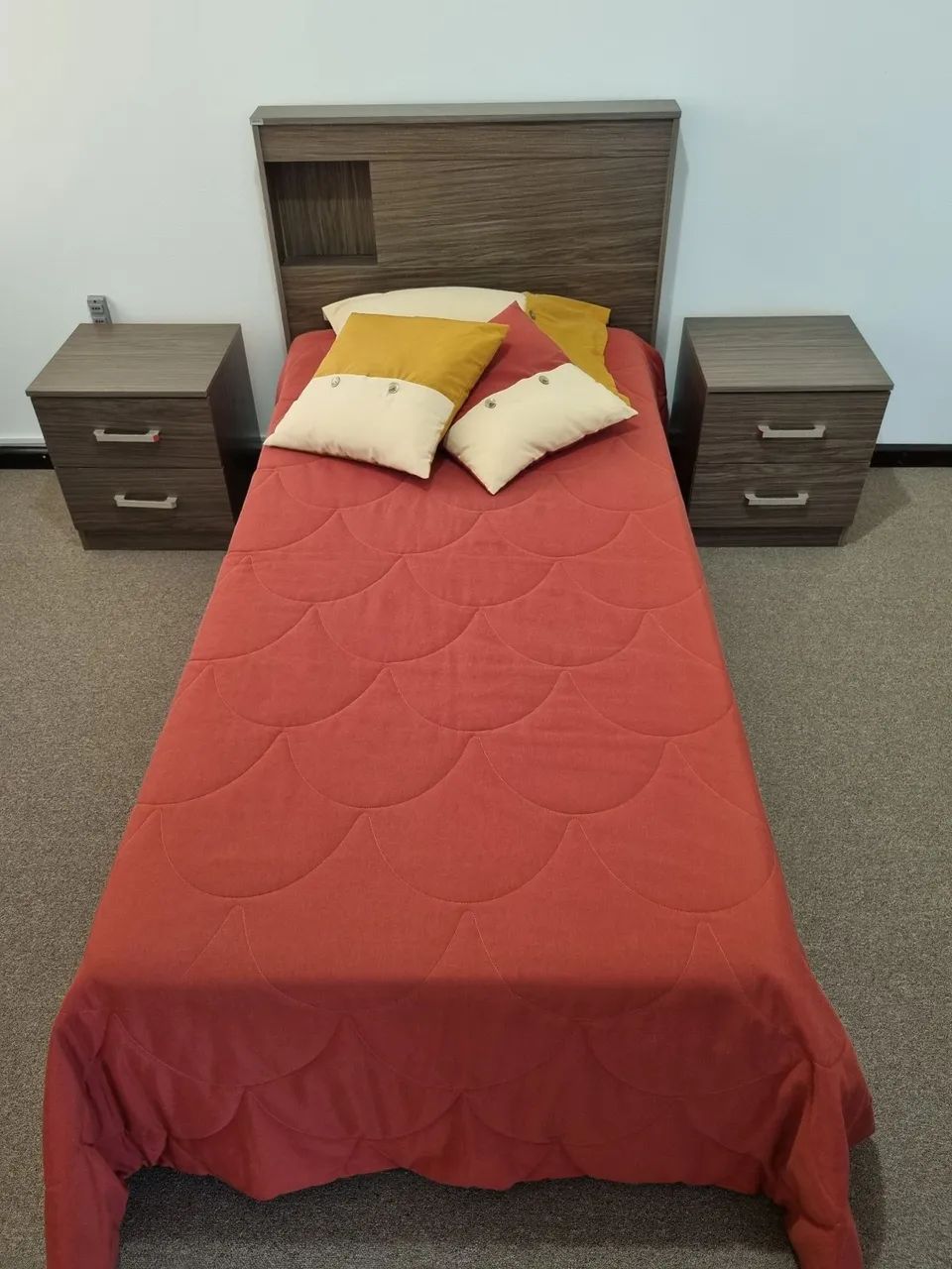 Cama + mesas de cabeceira + colchão  - Foto 2