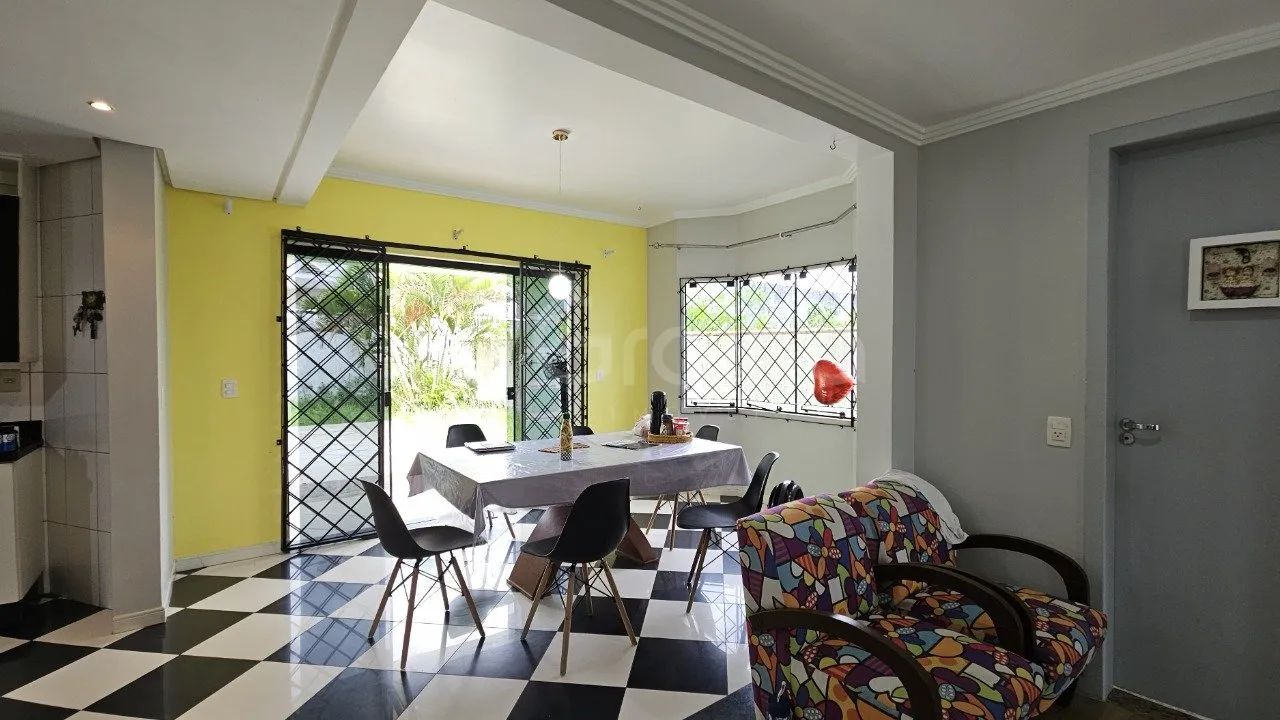 Casa Residencial de 186,98 m² com 4 quartos sendo 1 suíte no Carianos - Foto 3