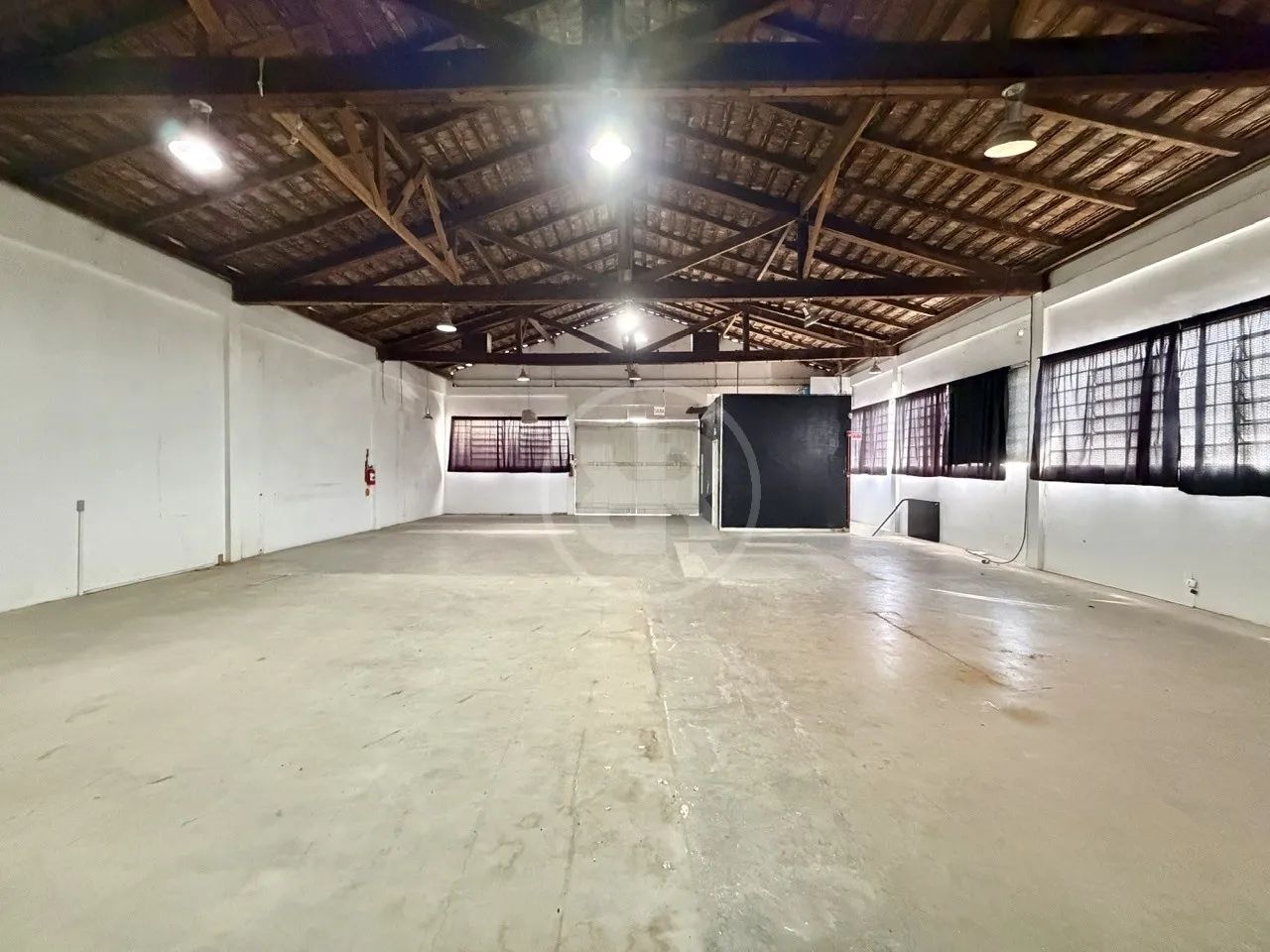 Galpão Comercial com 198m², Escritórios e Área Logística, para Alugar Próximo ao Centro, n - Foto 5