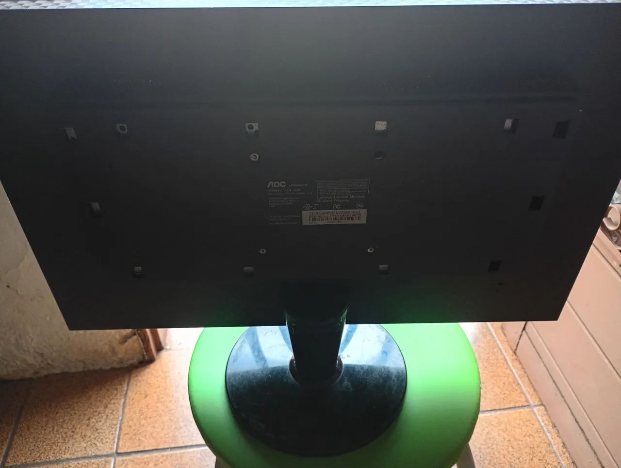 Monitor AOC 23 pol usado