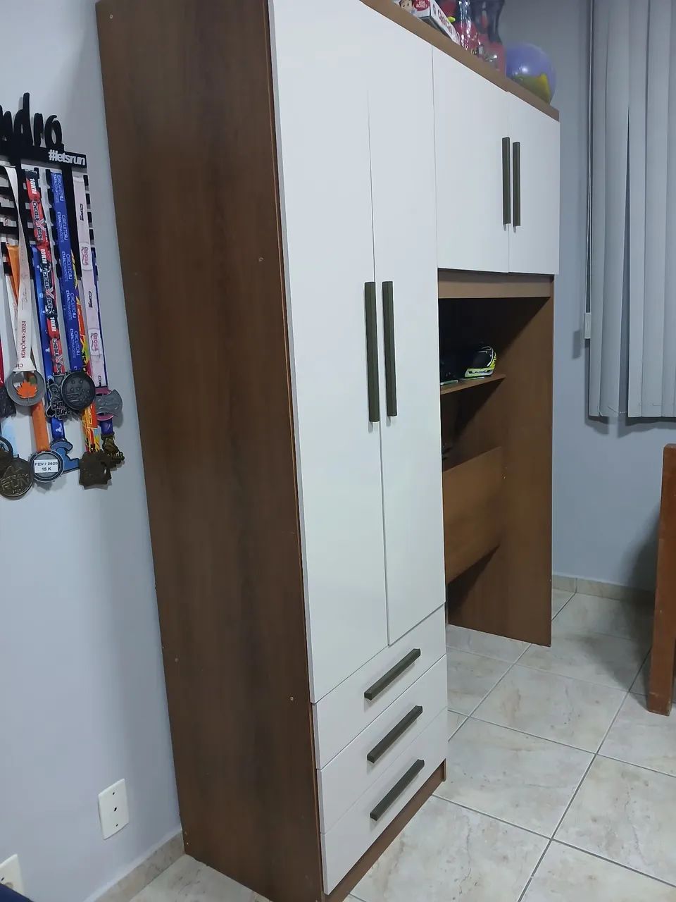 GUARDA ROUPA COM BAÚ - Foto 2