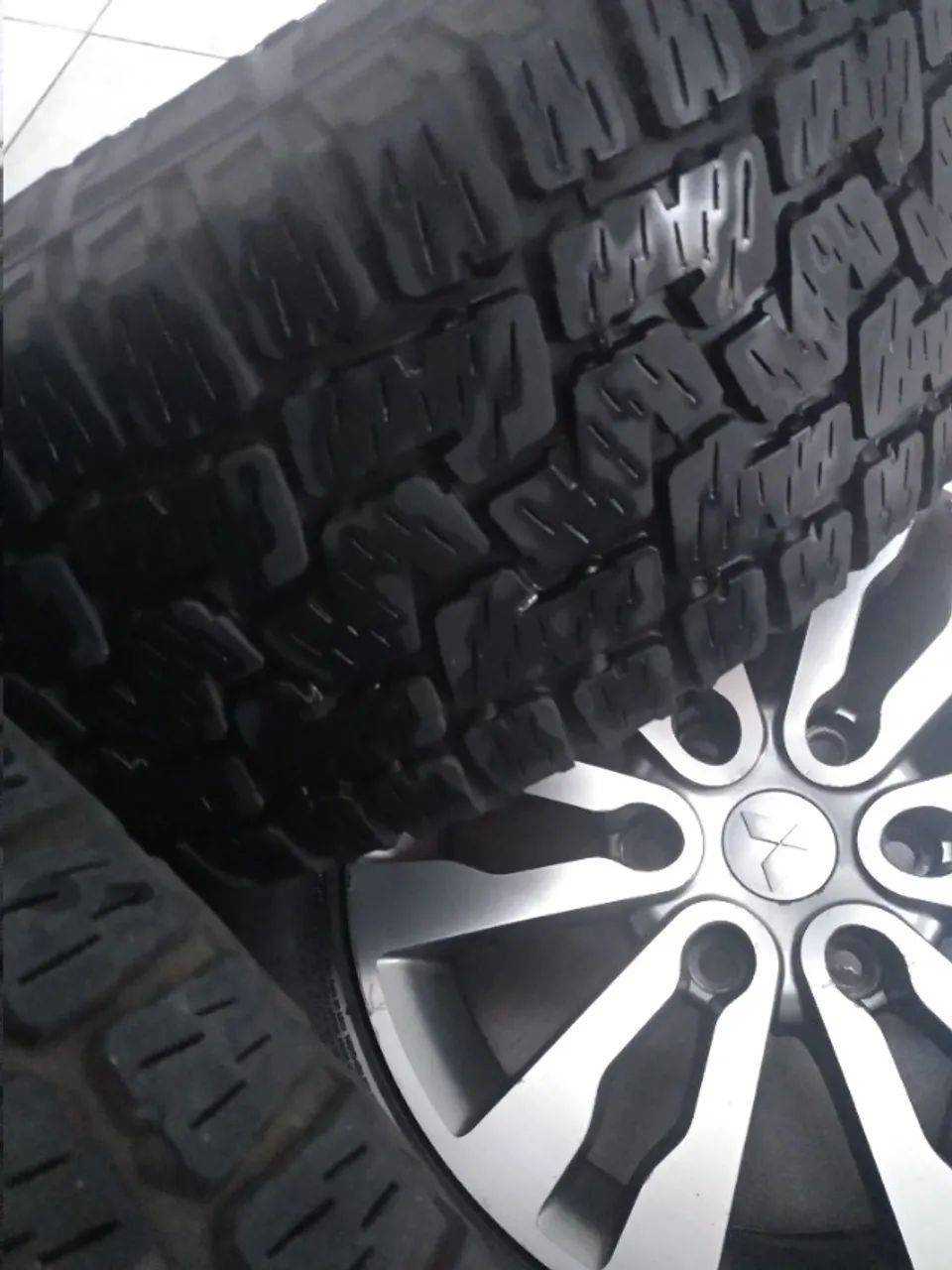 Rodas aro 17 6x139 original Pajero Dakar 2018 com pneus 80% Pirelli Scorpion Plus 265x65 R - Foto 2
