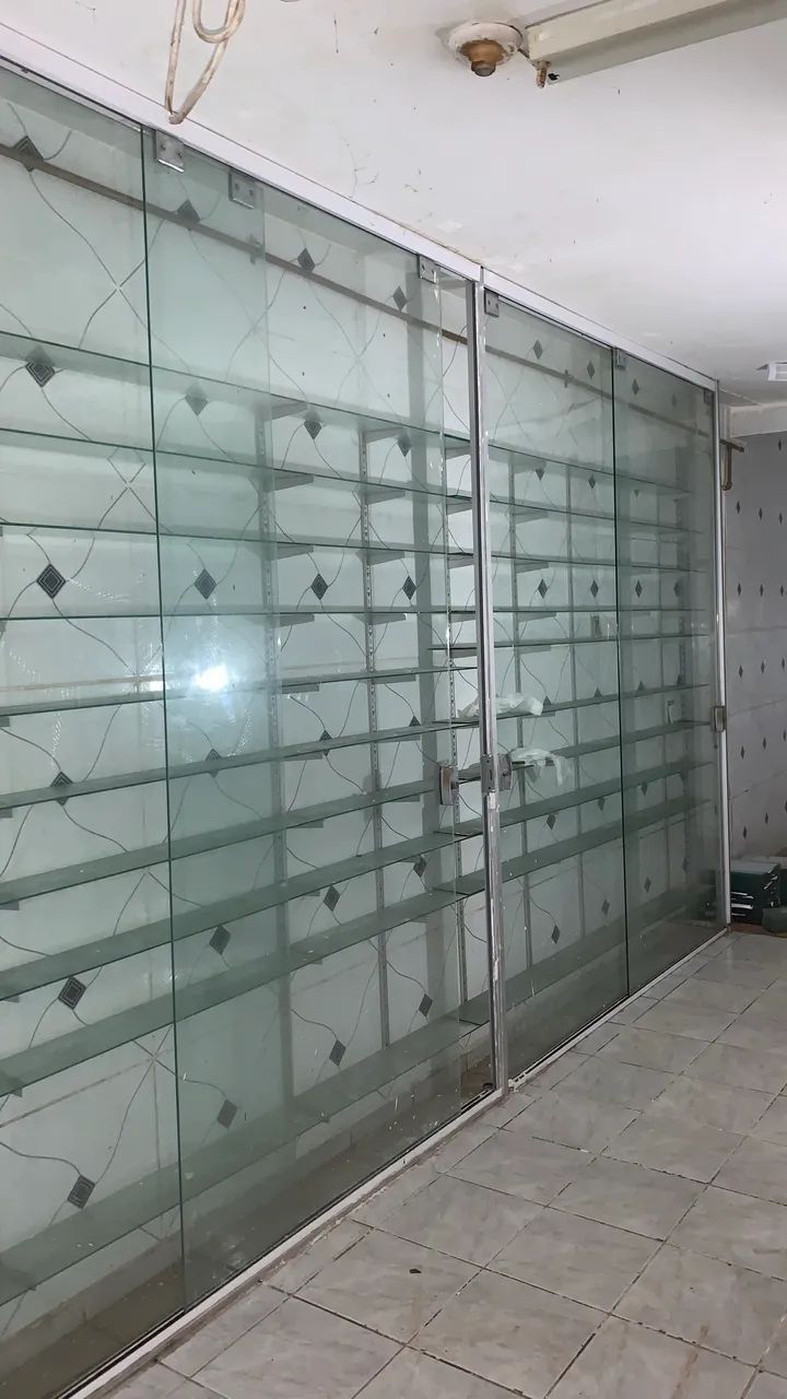 Vendo ou Troco 2 vitrines para ponto comercial 