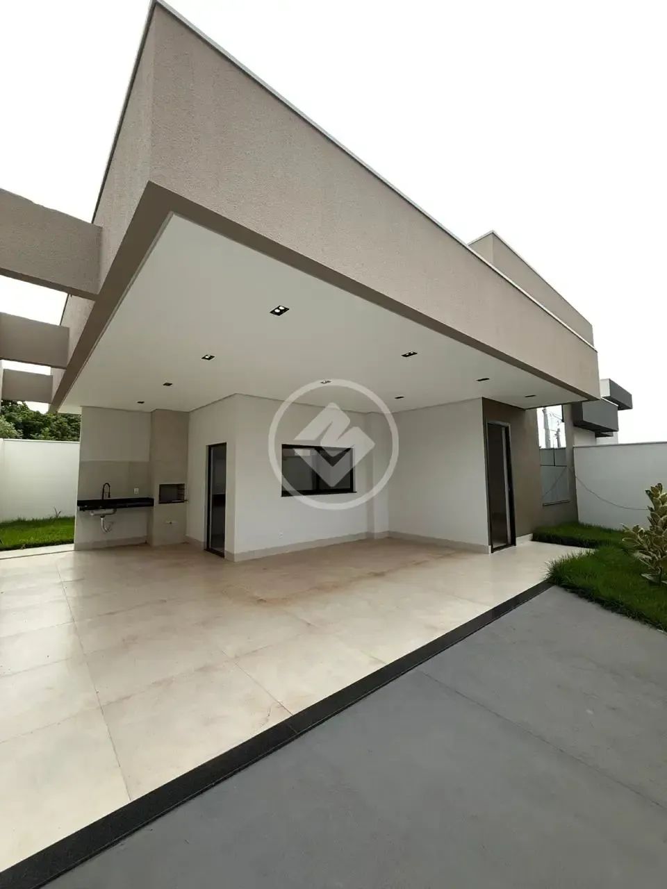 CASA COM 3 QUARTOS SENDO 2 SUITES VAGAS DE GARAGEM PARA ATE 3 CARROS codigo: 265701 - Foto 2