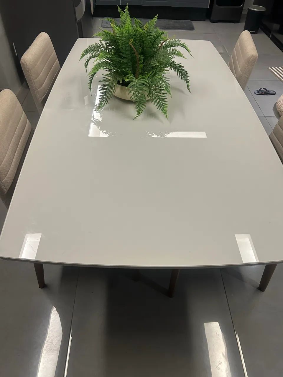 Jogo de Mesa 6 lugares com cadeiras