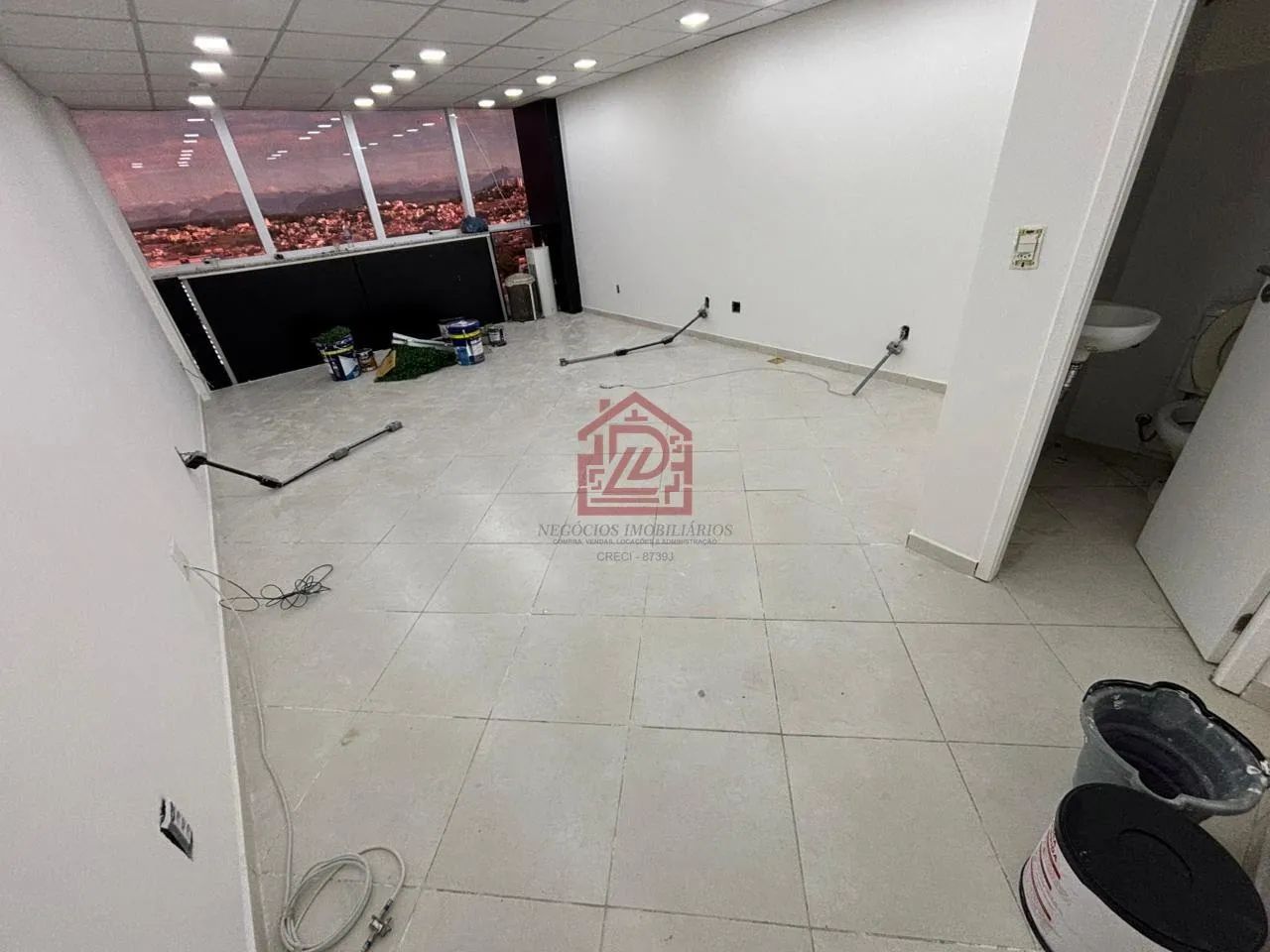 Sala Comercial à Venda e Aluguel em Imbetiba, Macaé  29m² - Foto 2