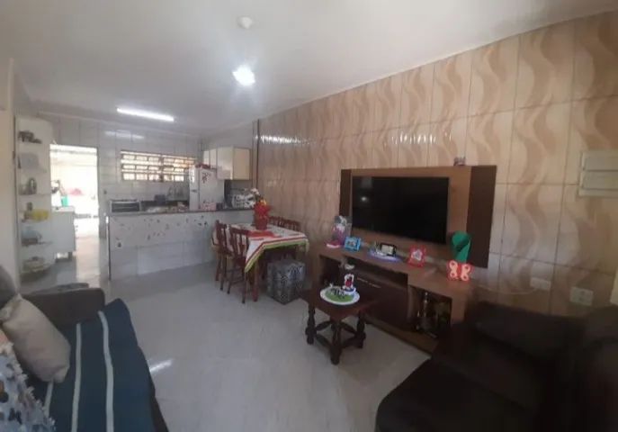 Casa com dois quartos charmosa e bem cuidada