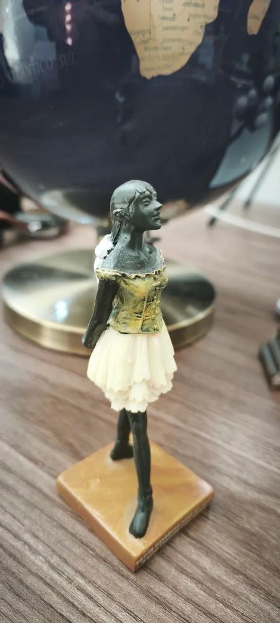 A Pequena Bailarina Escultura Edgar Degas