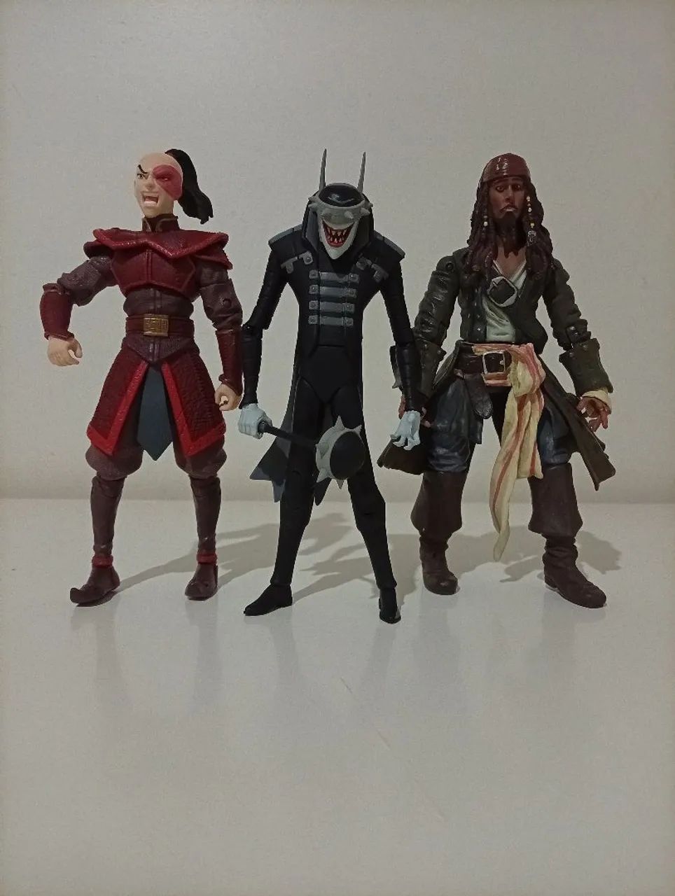 Combo Action Figures Originais: Zuko, Batman Que Ri e Capitão Jack Sparrow ? - Foto 2