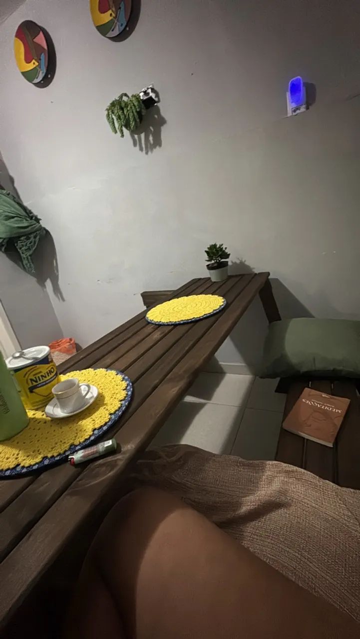 MESA QUE VIRA BANCO EM MADEIRA. OPORTUNIDADE.  - Foto 2
