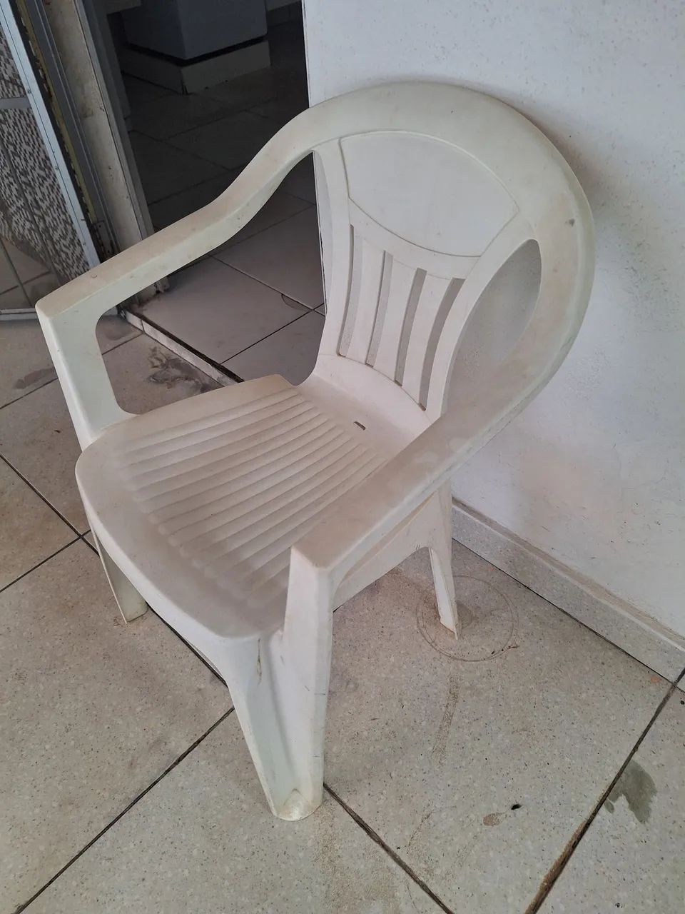 Cadeira de Plástico  - Foto 3